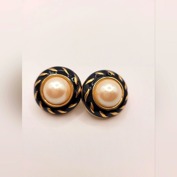 Vintage Black Enamel Faux Pearl Clip On Earrings - Picture 1 of 3